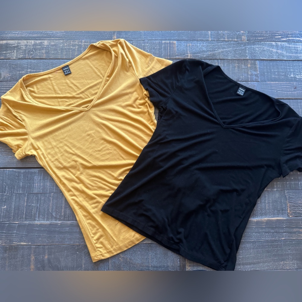 TWO - Stretchy V-neck shirts - black and yellow.